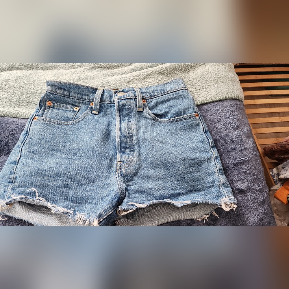 Levi's Wedgie shorts size 25